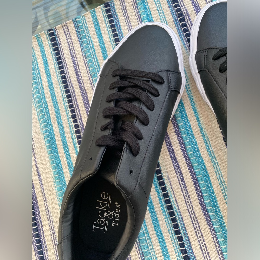 New in the box MENS Tackle & Tides shoes black& white size 12 medium - Picture 3 of 10